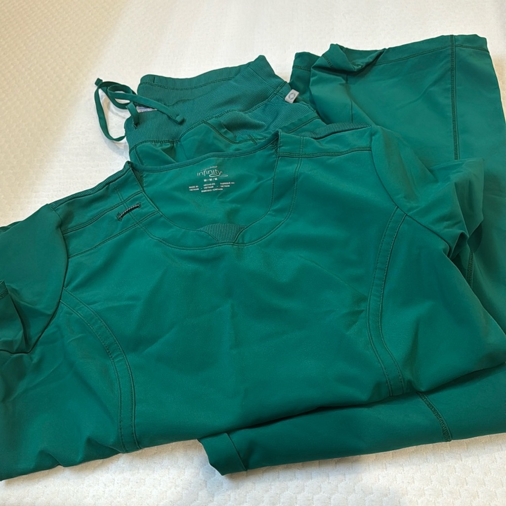Cherokee infinity scrubs - Hunter green